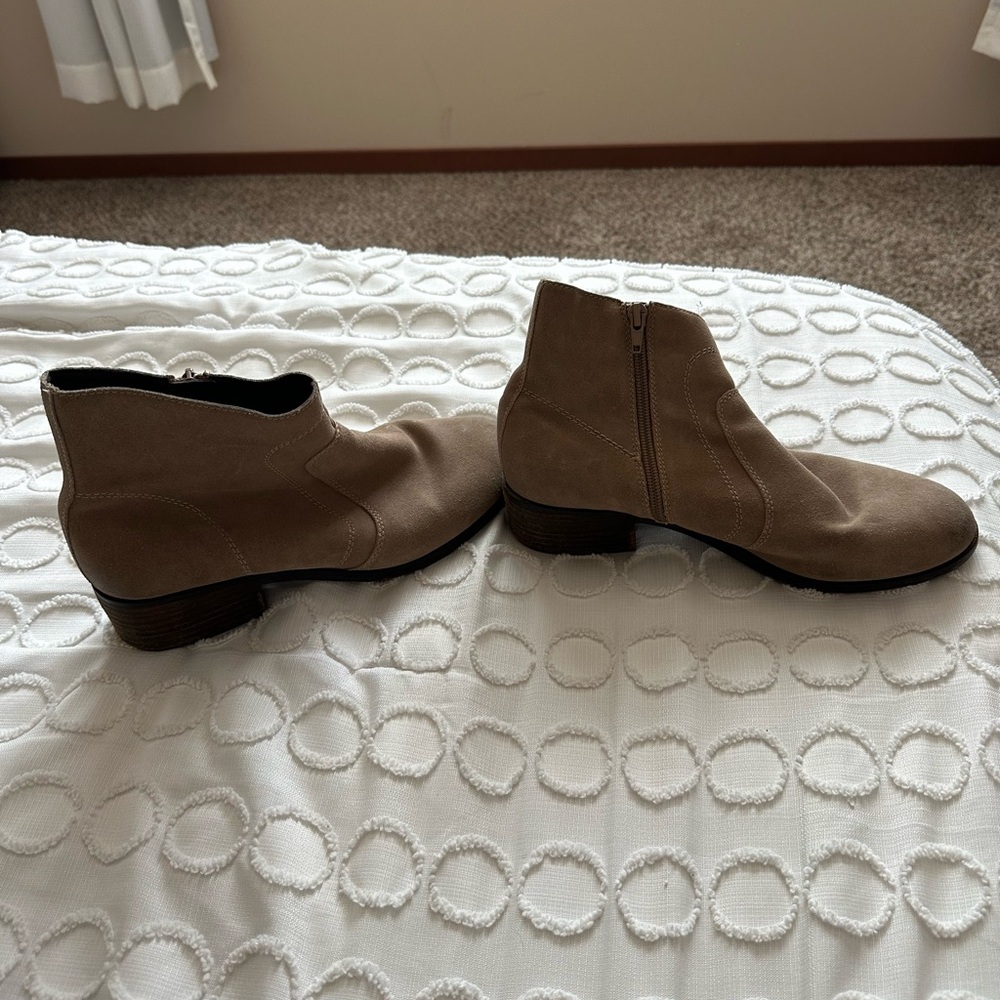 Gibson Latimer Tan Ankle Boots Size 9